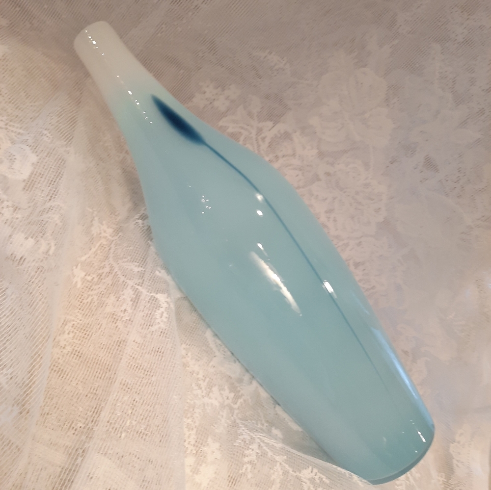 Vase light blue, white